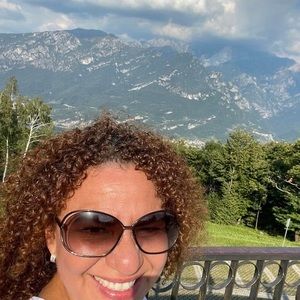 Meet your Posher, Roxana